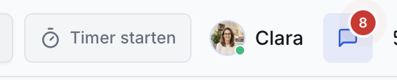 Toolbar-Ansicht mit Button Timer starten, Profilbild der Assistentin Clara und Chat-Symbol mit 8 ungelesenen Nachrichten.