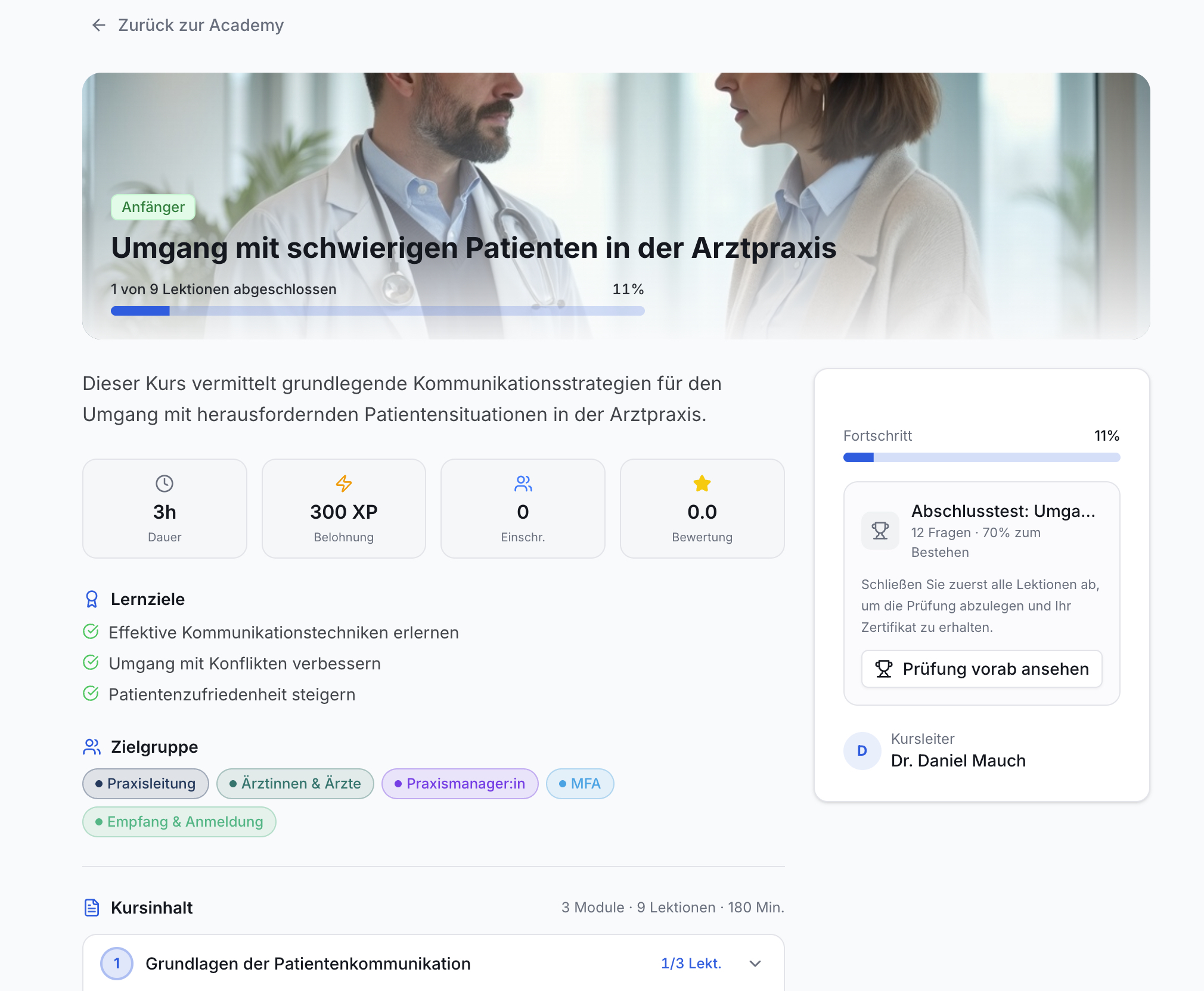 Screenshot der Kursseite Umgang mit schwierigen Patienten. Sichtbar sind Titel, Fortschritt, Dauer, Lernziele, Zielgruppe und Kursinhalt. Rechts sind Prüfungsinformationen und Kursleiter Dr. Mauch.