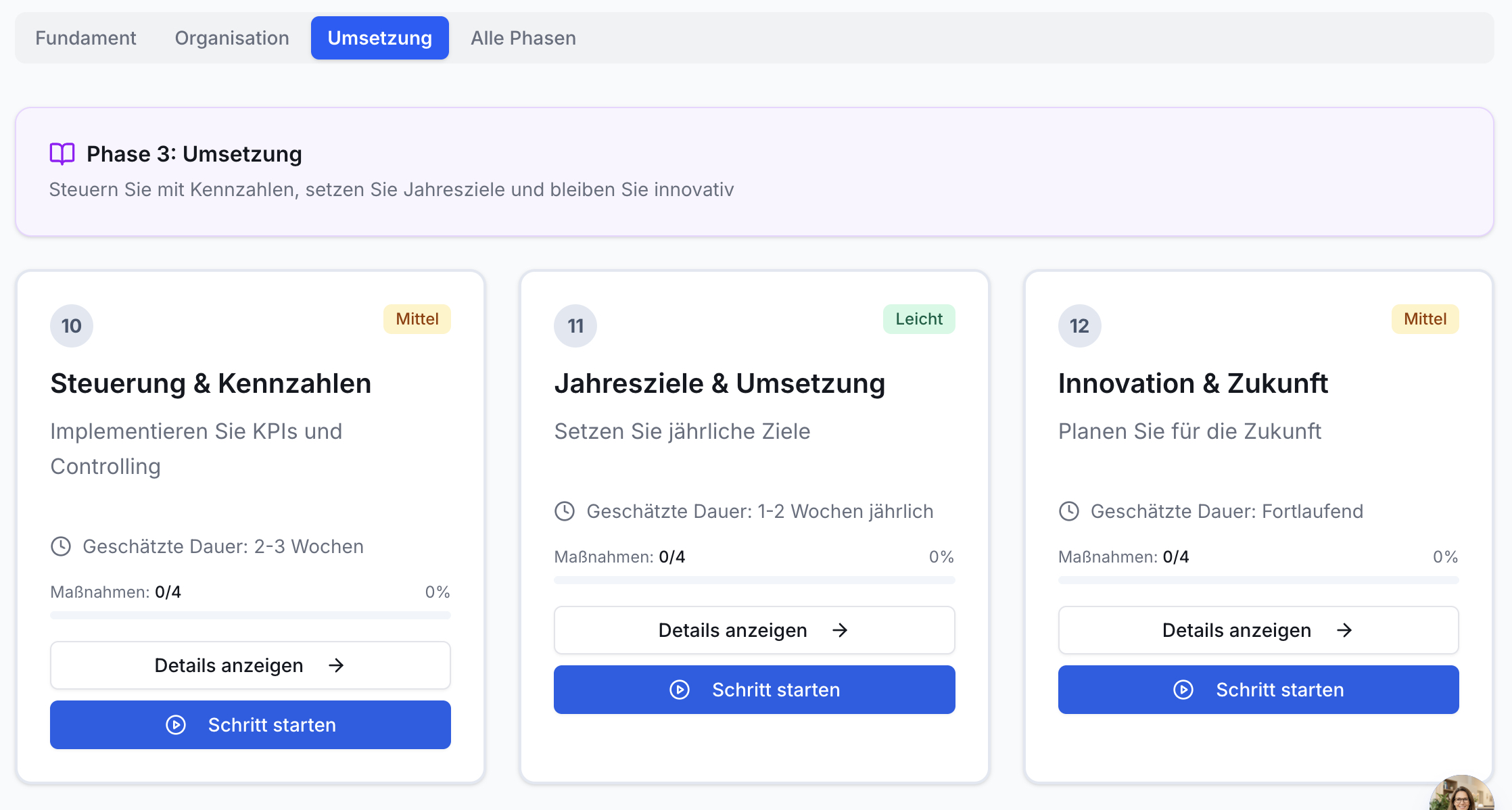 Screenshot der App Effizienz Praxis, Tab Umsetzung aktiv. Zeigt Phase 3: Steuerung & Kennzahlen (2-3 Wochen), Jahresziele (1-2 Wochen), Innovation (fortlaufend) mit Fortschritt 0%.