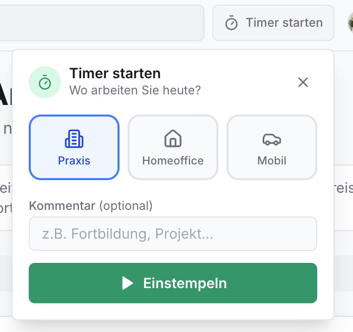 Popup Timer starten mit Frage Wo arbeiten Sie heute?. Drei Buttons: Praxis (blau), Homeoffice, Mobil. Textfeld Kommentar und grüner Button Einstempeln.