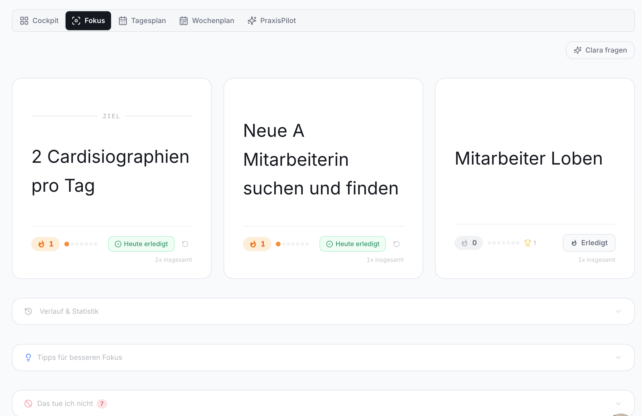 Fokus-Dashboard: 3 Zielkarten (Aufgaben, Status, Fortschritt). Unten: Verlauf, Tipps, 7 unerledigte Aufgaben.