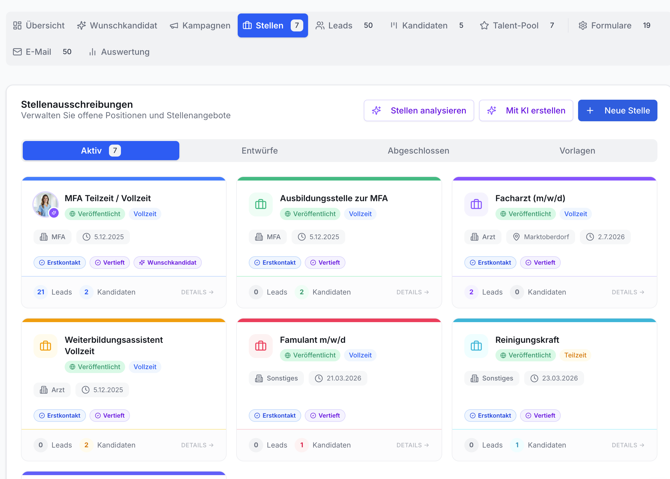 Effizienz Praxis App: Übersicht aktive Stellenausschreibungen. Jobkarten mit Status, Leads, Kandidaten und Bearbeitungsoptionen.