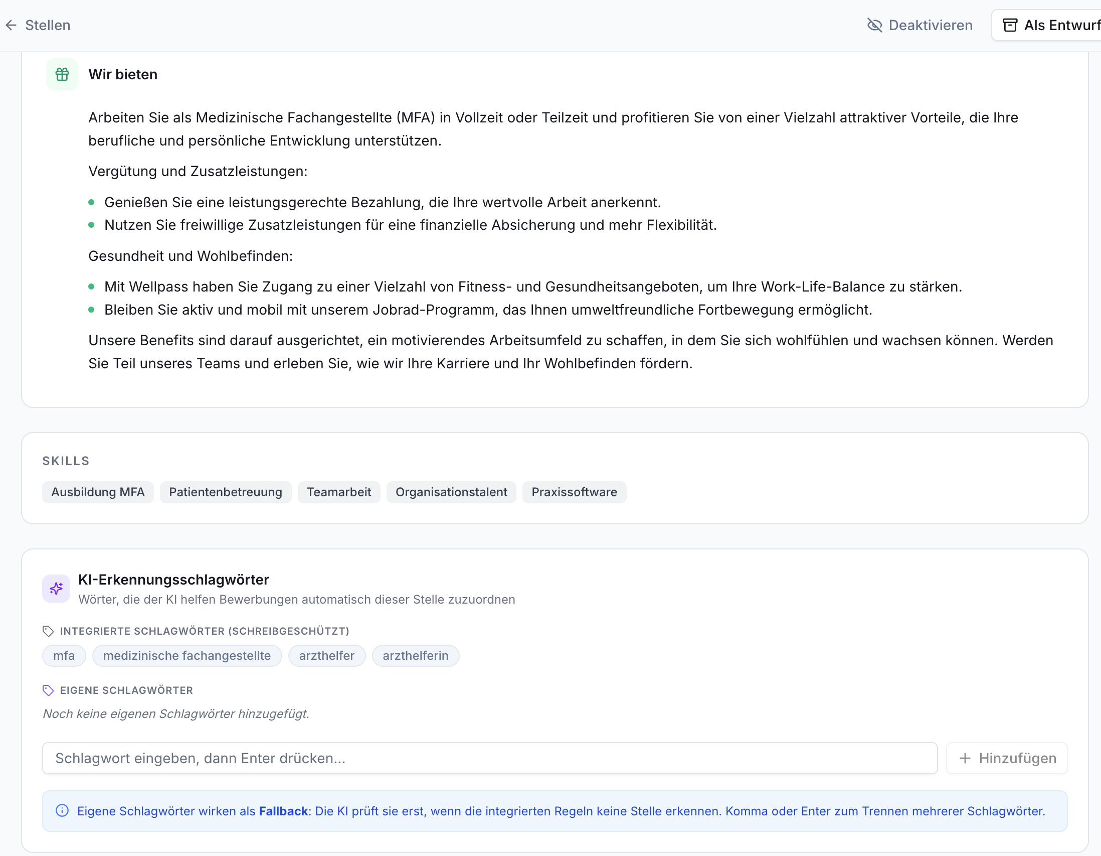 App-Ansicht Stellenanzeige: MFA Job-Benefits, Skills, KI-erkannte und eigene Schlagwörter. Oben Schaltflächen Deaktivieren und Als Entwurf speichern.