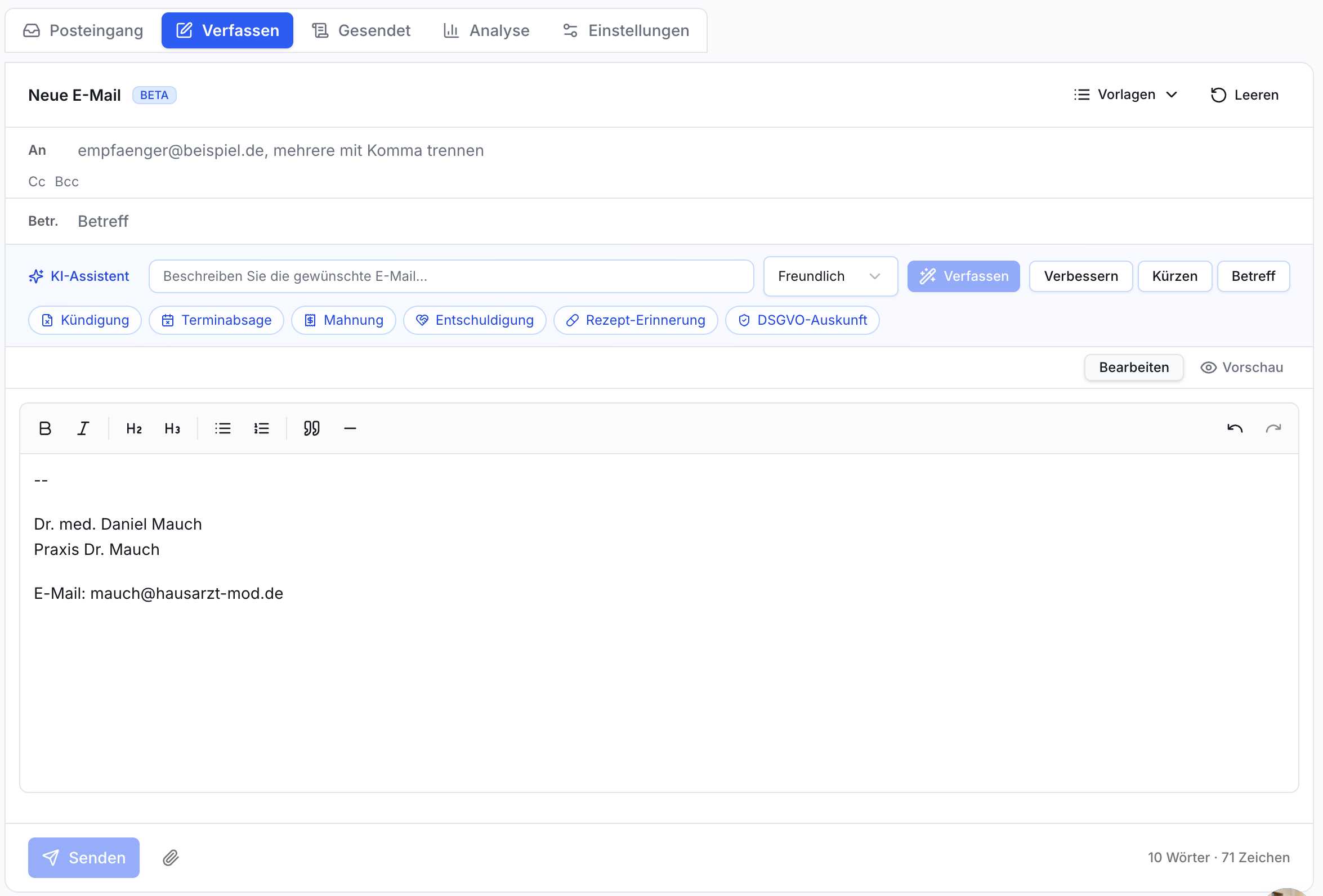 Screenshot des E-Mail-Verfassen-Moduls. Felder für Empfänger und Betreff, ein Texteditor mit Formatierungsoptionen und ein KI-Assistent mit Buttons für Vorlagen wie Kündigung, Terminabsage, Mahnung und DSGVO-Auskunft sind sichtbar.