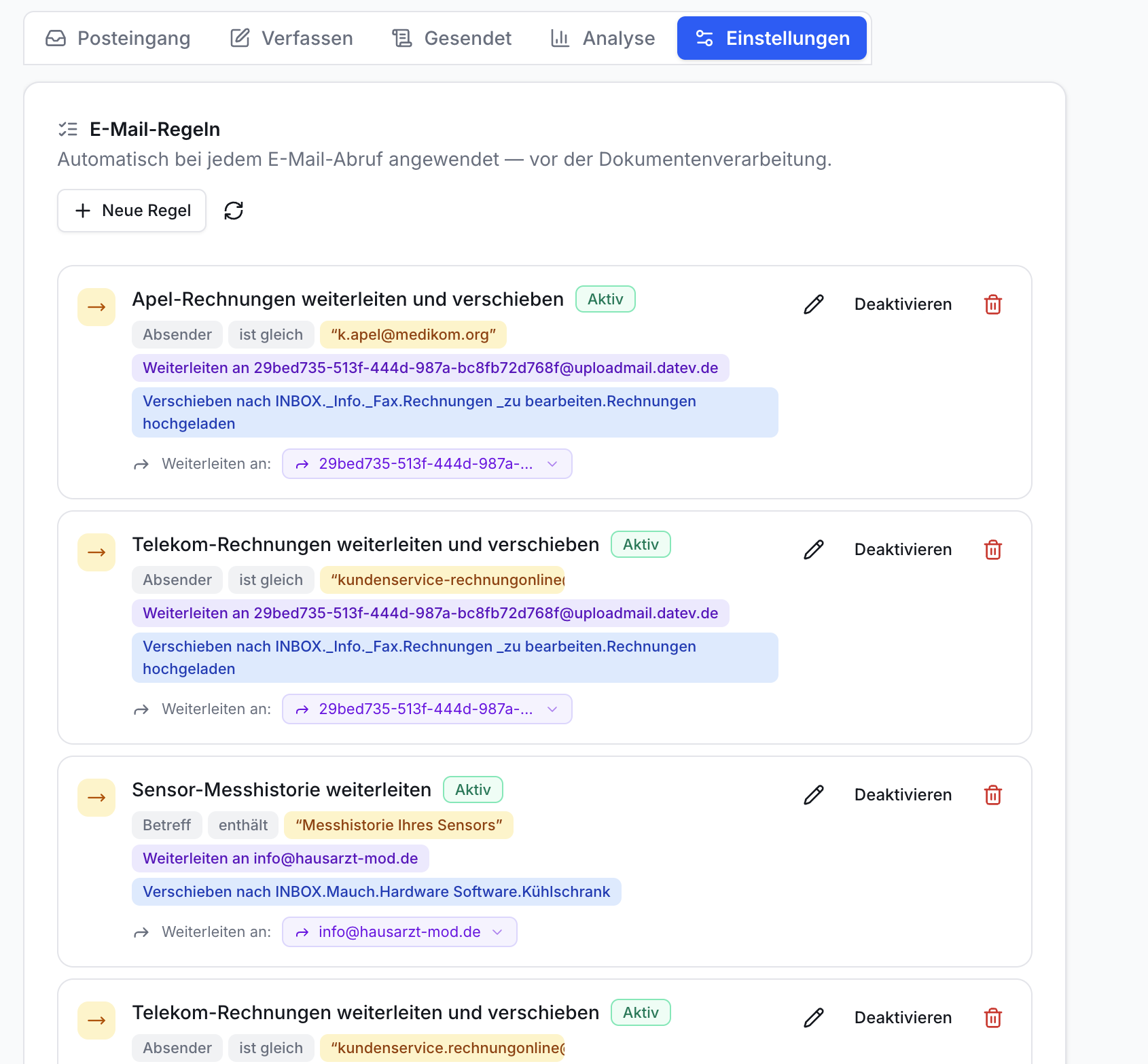 Screenshot zeigt E-Mail-Regeln der Praxis-App. Liste aktiver Regeln mit Absender/Betreff-Filtern, Weiterleitung/Verschiebung, Bearbeitungsoptionen.