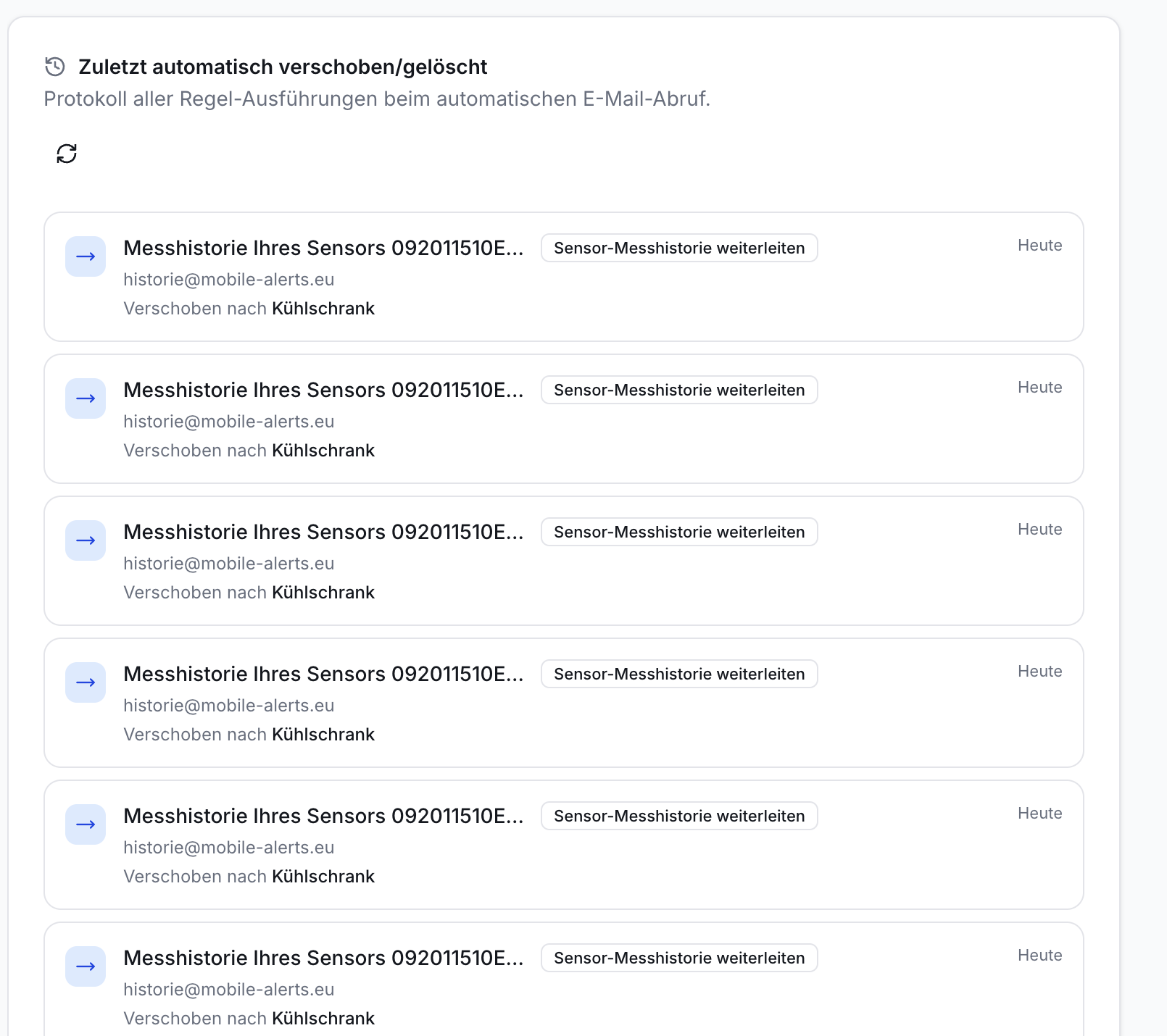 Screenshot zeigt Protokoll automatisch verschobener E-Mails. Liste mit Sensor-Messhistorien, Absender, Zielordner Kühlschrank, Weiterleiten-Button und Datum.