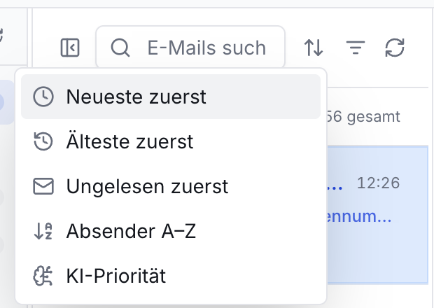 Ein Dropdown-Menü zeigt fünf Sortieroptionen für E-Mails: Neueste zuerst, Älteste zuerst, Ungelesen zuerst, Absender A-Z und KI-Priorität.