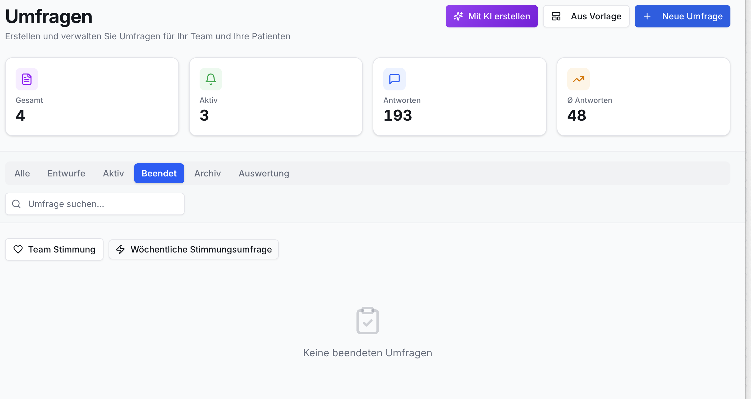 Screenshot der Umfragen-Übersicht mit aktivem Beendet-Tab. Statistik-Karten für Gesamt, Aktiv, Antworten, Ø Antworten sichtbar. Unten: Keine beendeten Umfragen.