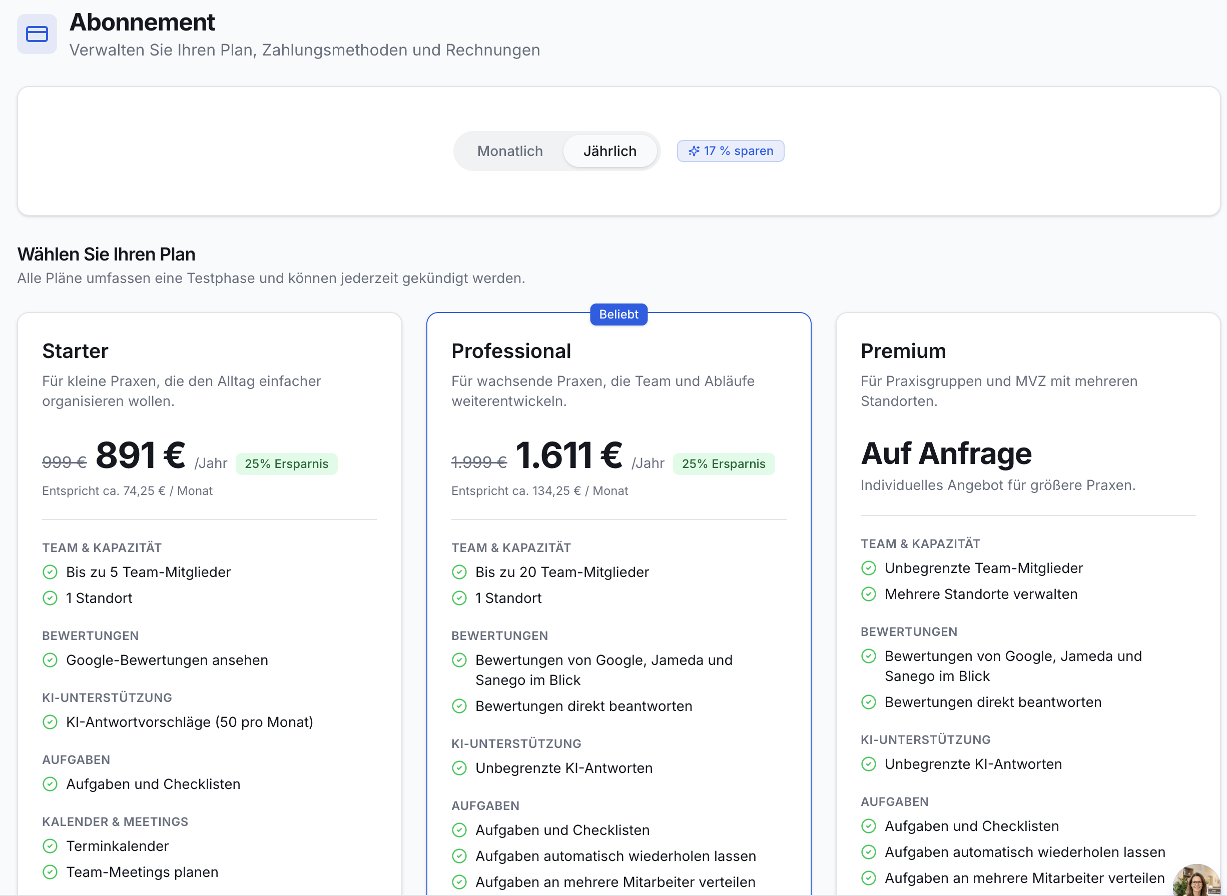 Screenshot der Abonnement-Seite der Effizienz Praxis App. Zeigt drei Pläne (Starter, Professional, Premium) mit Preisen, Funktionen und Option Jährlich.